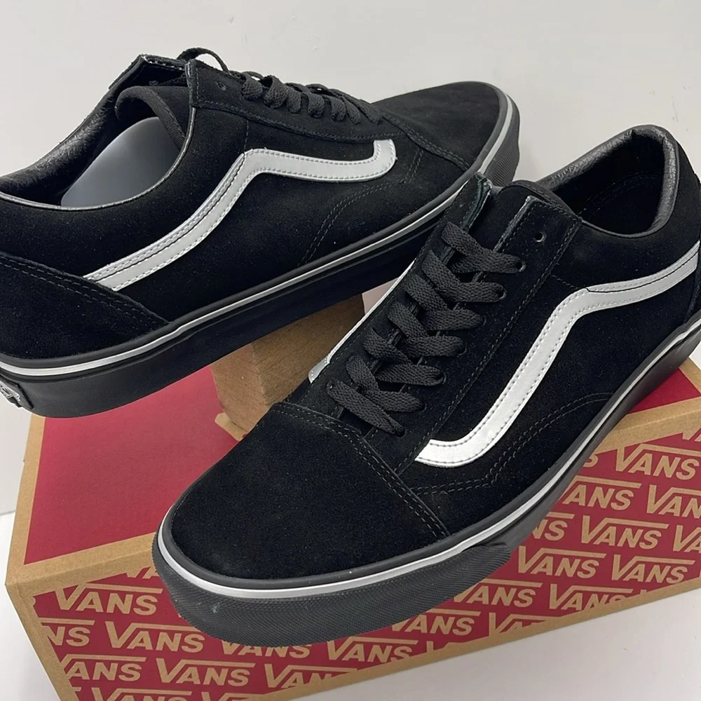 Vans Men’s Black and White Sneakers Old Skool
Metallic Black
VN000CT8BMA - Picture 10 of 16